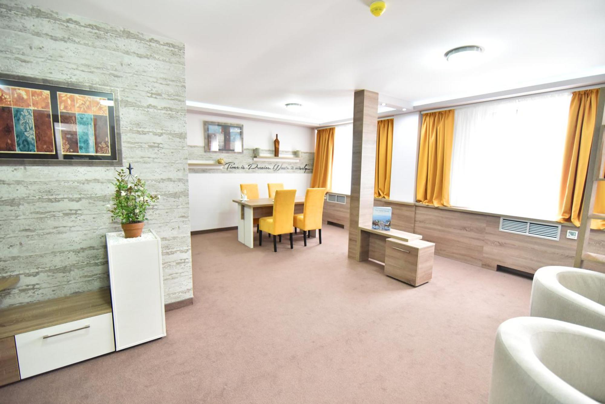 Hotel Ana Lux Spa ปิโรต์ ห้อง รูปภาพ