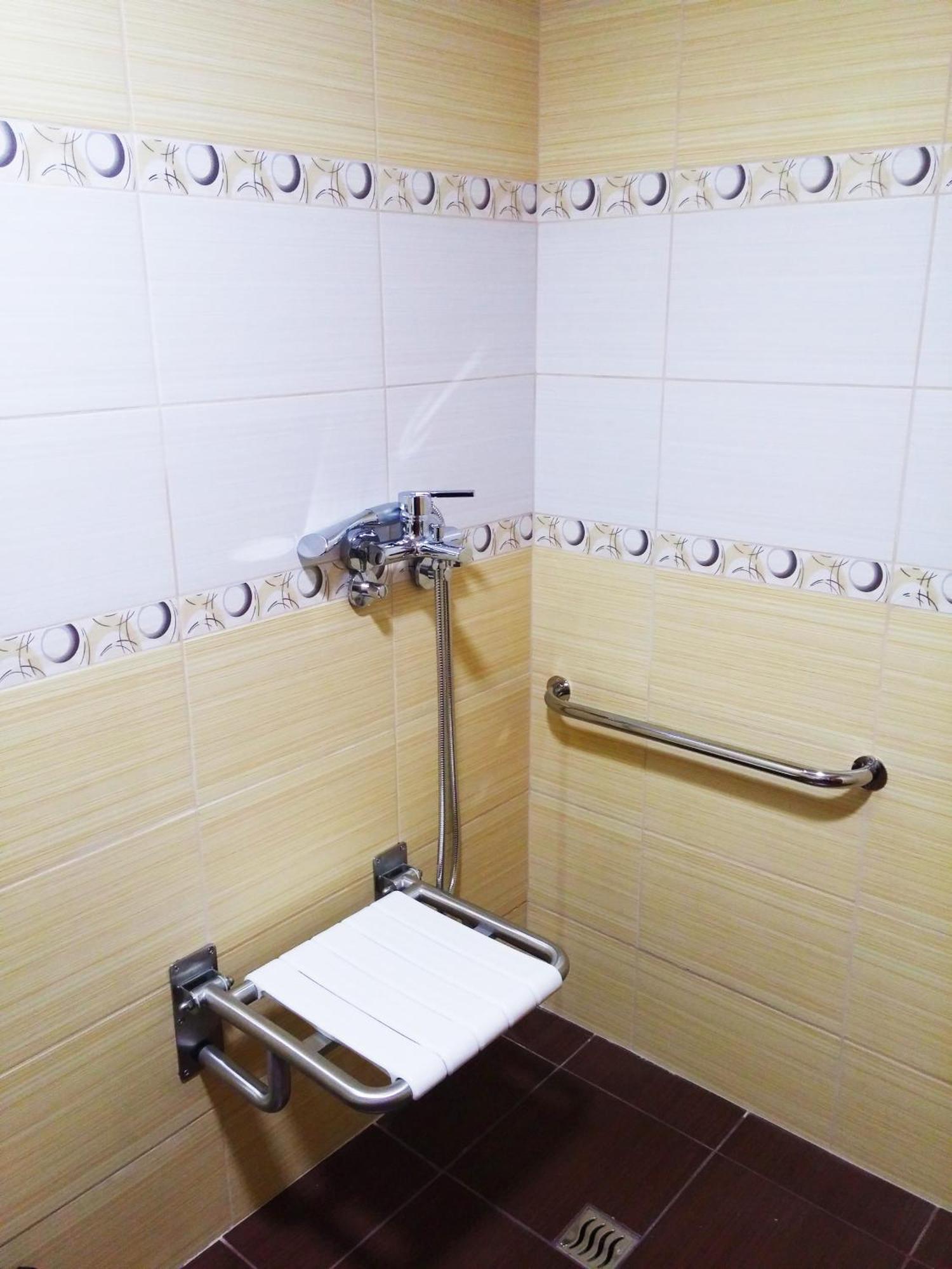 Hotel Ana Lux Spa ปิโรต์ ภายนอก รูปภาพ