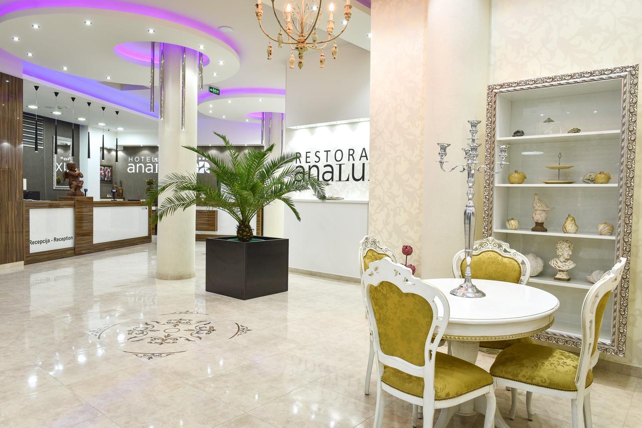 Hotel Ana Lux Spa ปิโรต์ ภายนอก รูปภาพ