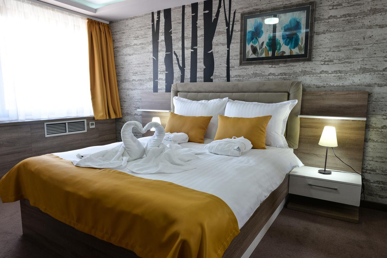 Hotel Ana Lux Spa ปิโรต์ ภายนอก รูปภาพ