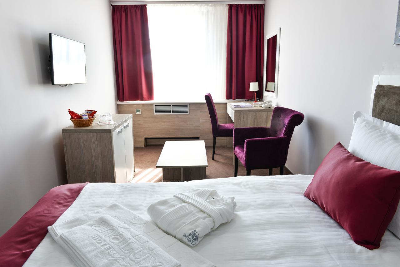 Hotel Ana Lux Spa ปิโรต์ ภายนอก รูปภาพ