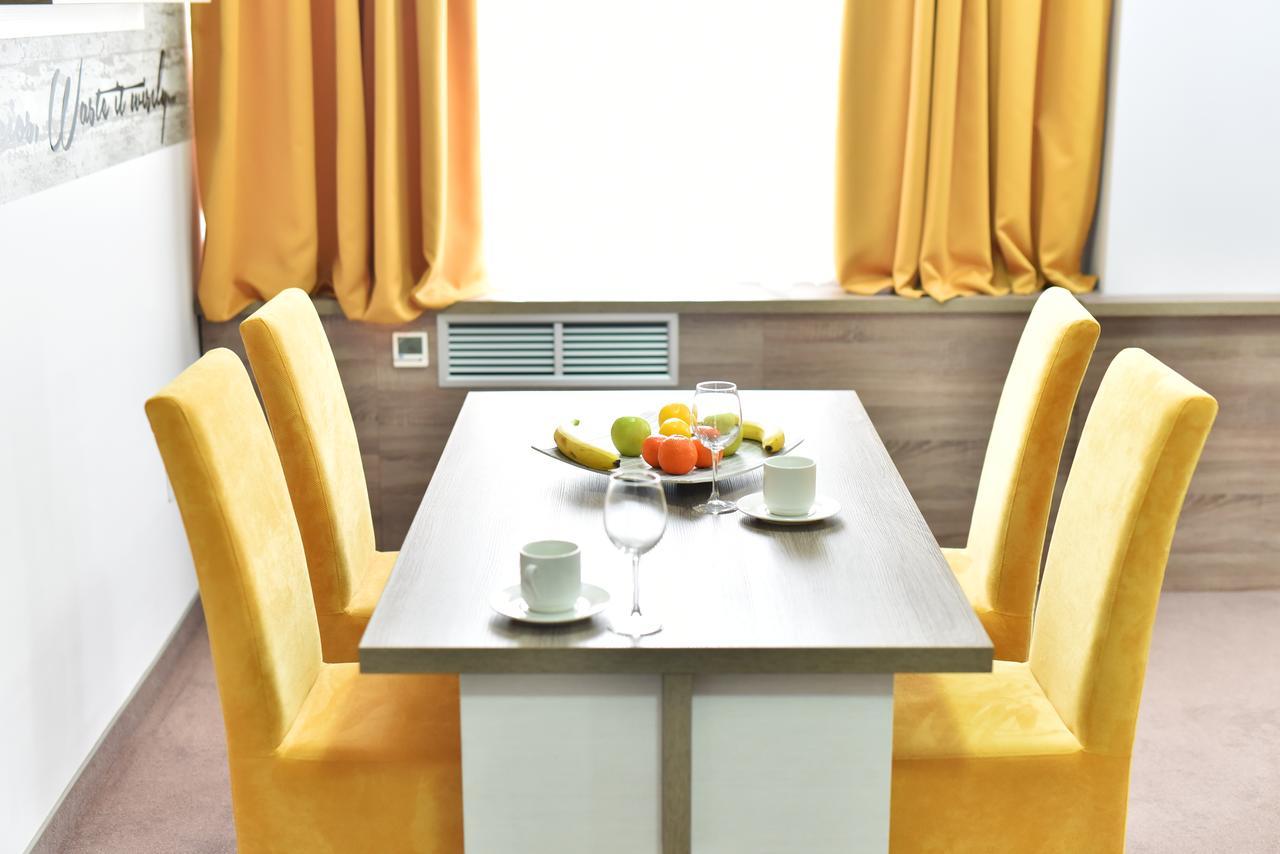 Hotel Ana Lux Spa ปิโรต์ ภายนอก รูปภาพ