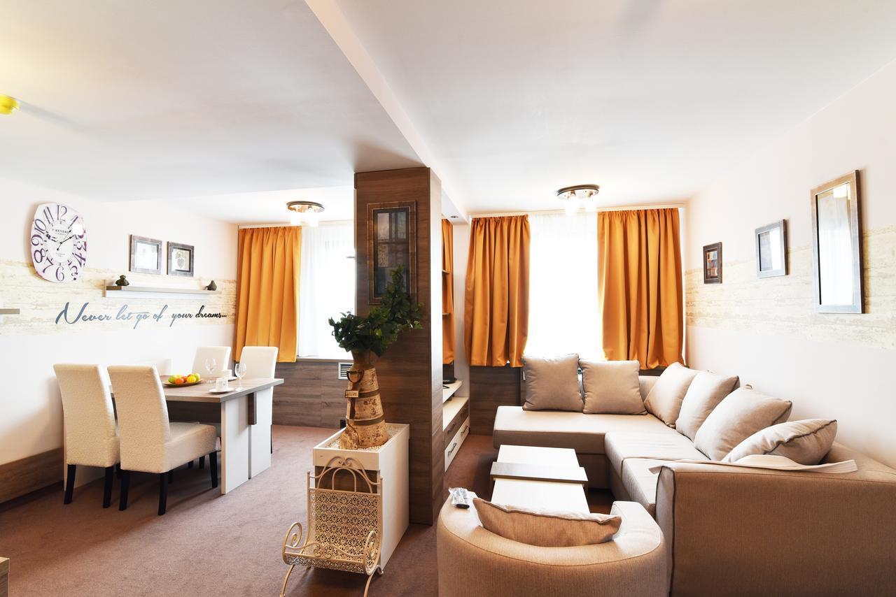 Hotel Ana Lux Spa ปิโรต์ ภายนอก รูปภาพ