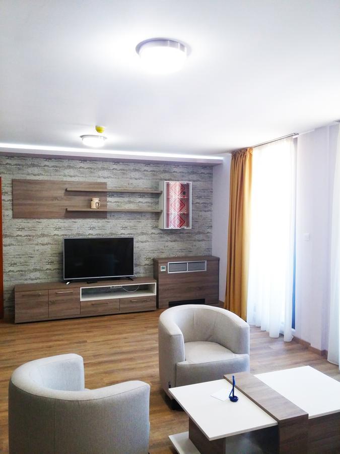 Hotel Ana Lux Spa ปิโรต์ ภายนอก รูปภาพ