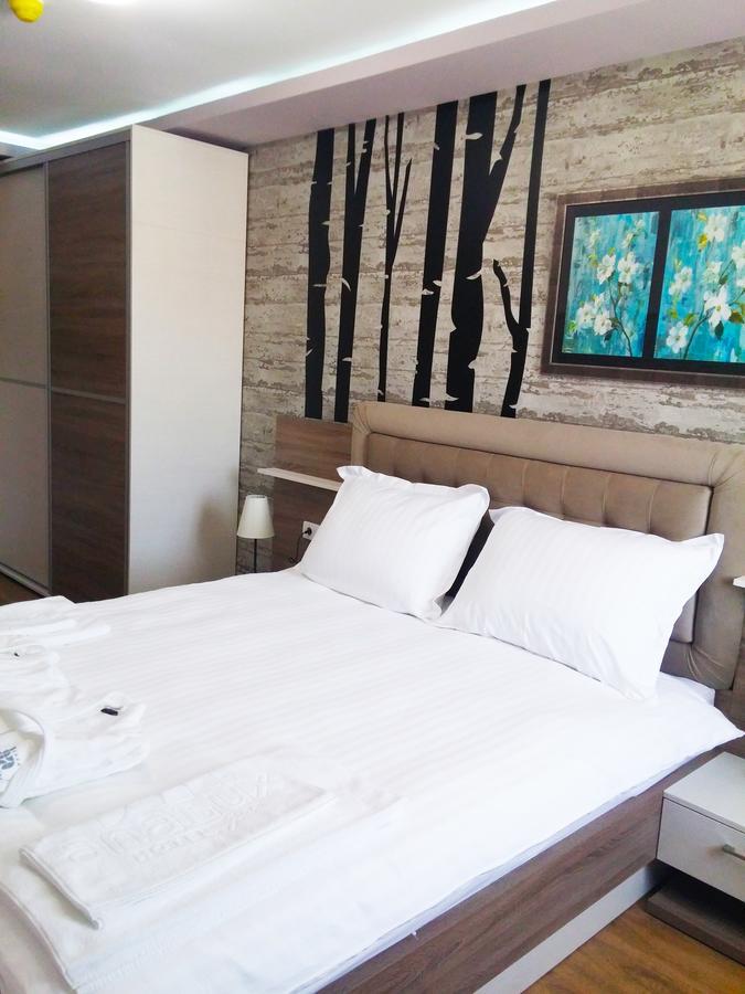 Hotel Ana Lux Spa ปิโรต์ ภายนอก รูปภาพ