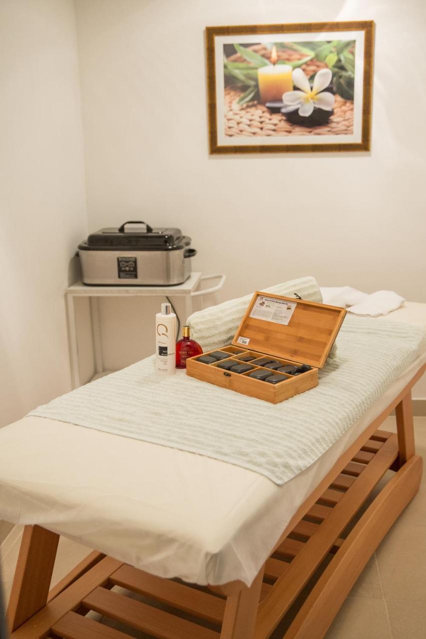 Hotel Ana Lux Spa ปิโรต์ ภายนอก รูปภาพ