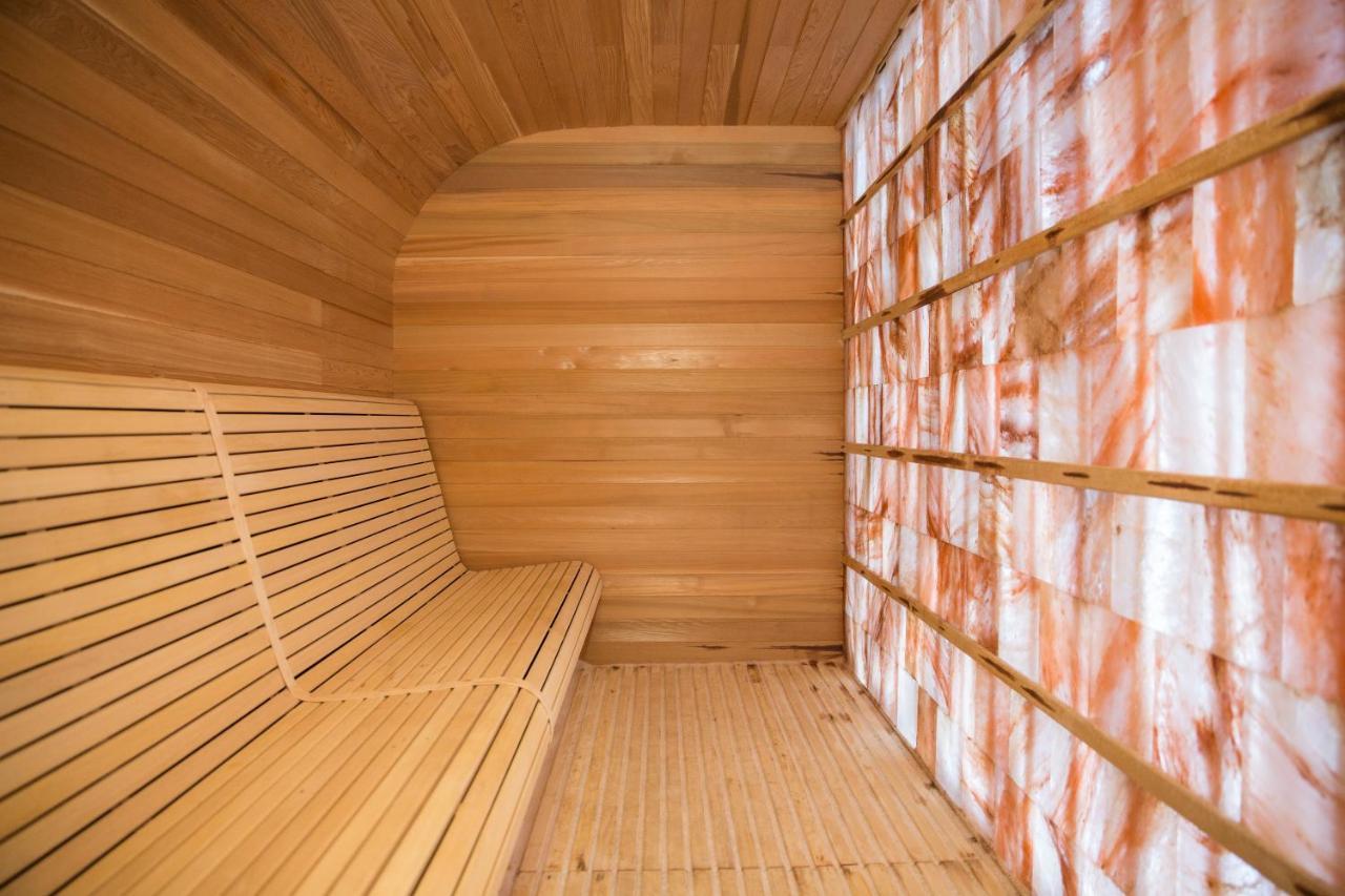 Hotel Ana Lux Spa ปิโรต์ ภายนอก รูปภาพ