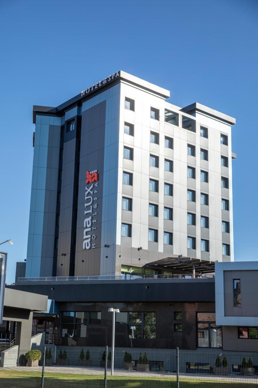 Hotel Ana Lux Spa ปิโรต์ ภายนอก รูปภาพ