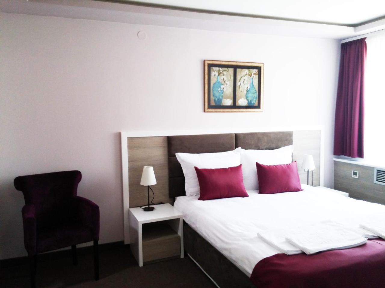 Hotel Ana Lux Spa ปิโรต์ ห้อง รูปภาพ